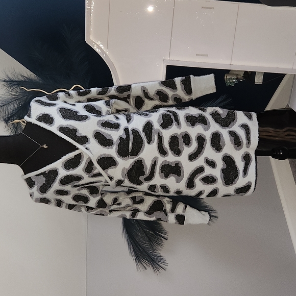Grey and Black leopard print dress - Picture 2 of 9